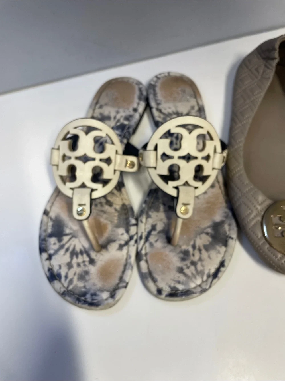 Tory Burch Taupe Ballet Flats with Gold Logo and White Tie-Dye Logo Sandals 9